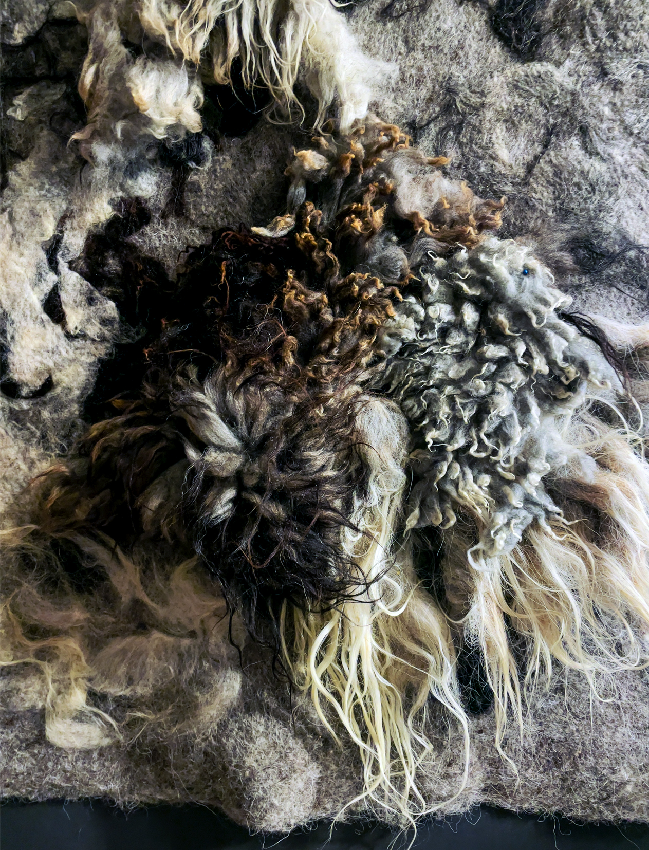 Anne Helen Robberstad viser utstillingen "Flokken"