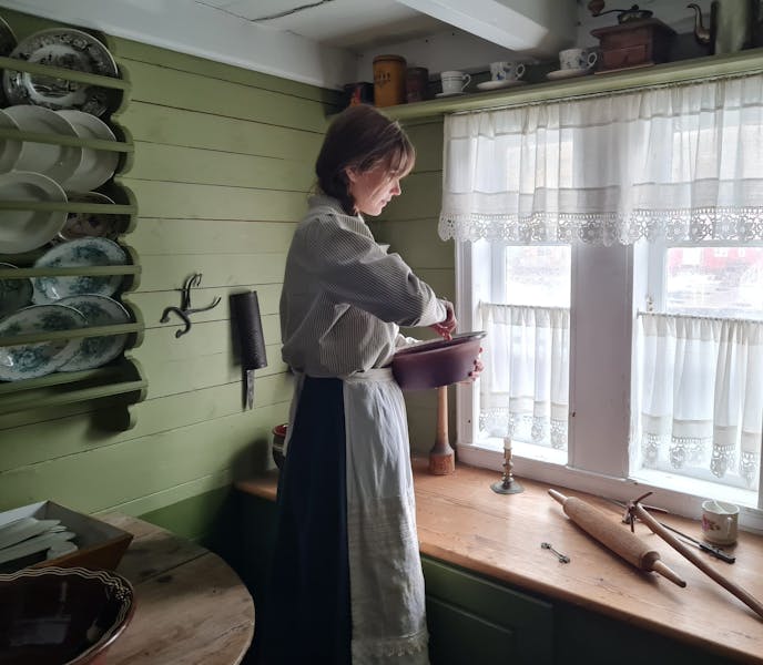 Thea til tjeneste! | Førjul anno 1880